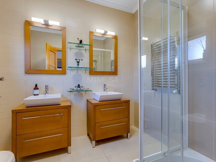 Image No.19-5 Bed House for sale