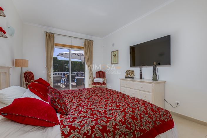 Image No.22-5 Bed Property for sale