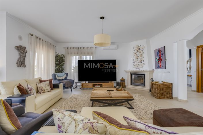 Image No.25-5 Bed Property for sale