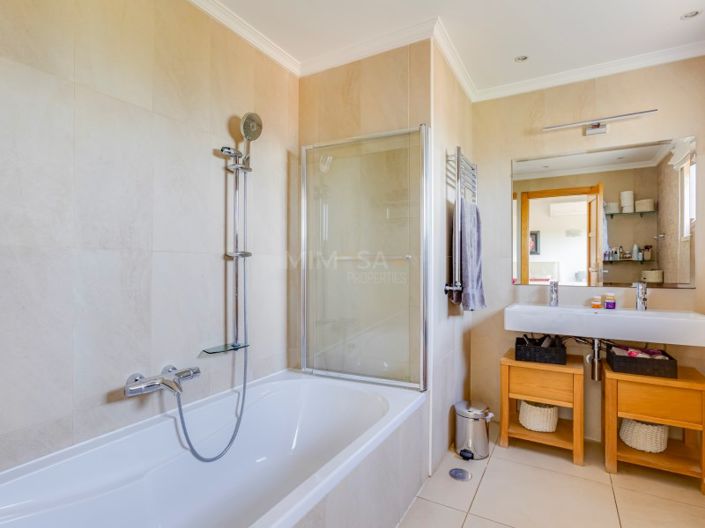 Image No.35-5 Bed House for sale
