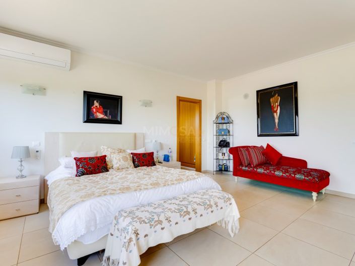 Image No.36-5 Bed House for sale