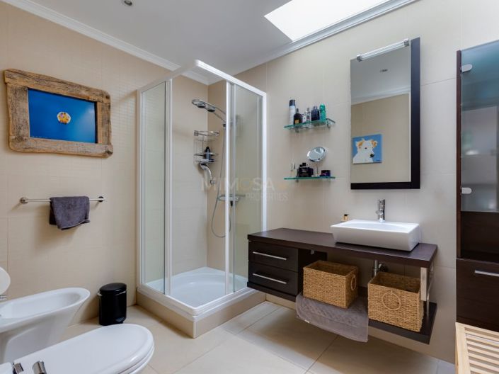 Image No.43-5 Bed House for sale