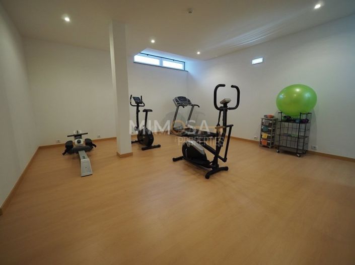Image No.19-10 Bed Hotel for sale