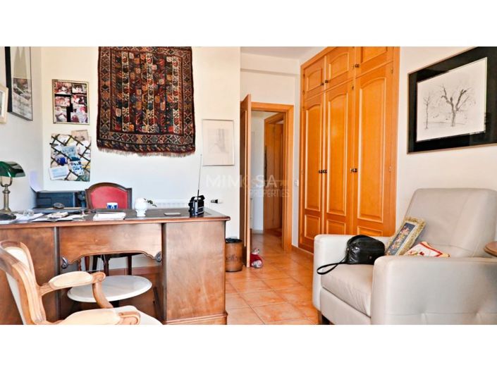 Image No.20-4 Bed House for sale