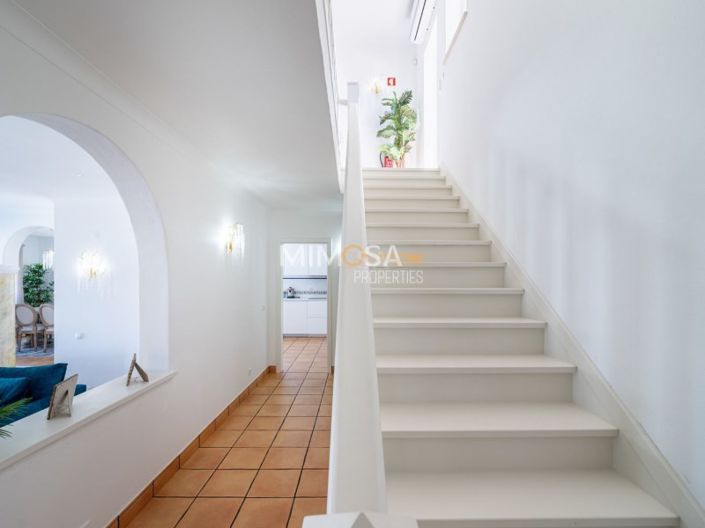 Image No.12-4 Bed House for sale