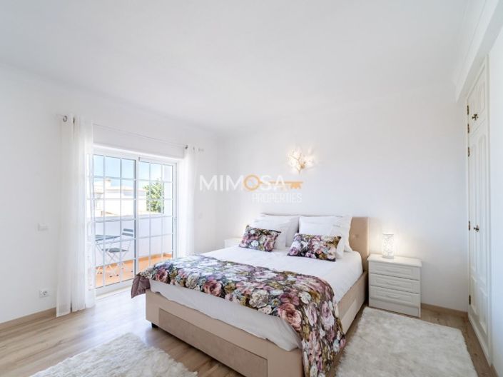 Image No.16-4 Bed House for sale