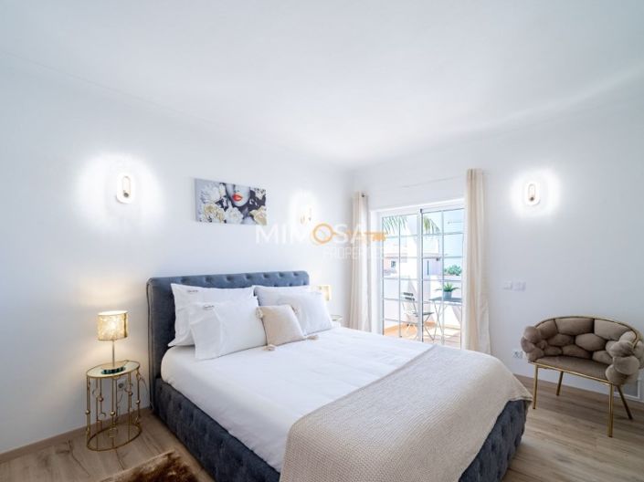 Image No.18-4 Bed House for sale