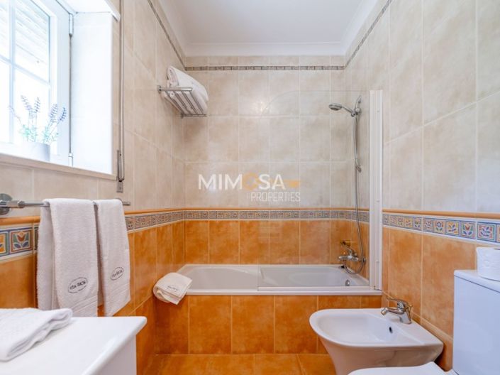 Image No.20-4 Bed House for sale
