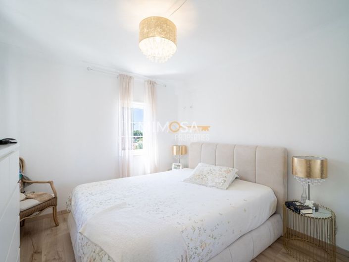 Image No.24-4 Bed House for sale