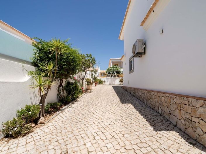 Image No.30-4 Bed House for sale