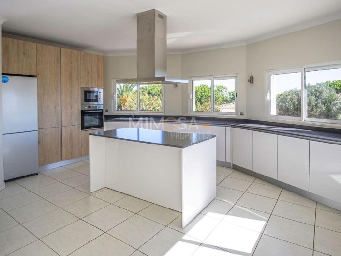 Image No.8-3 Bed House for sale
