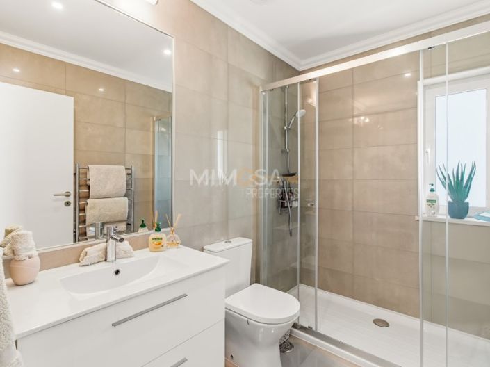Image No.17-4 Bed House for sale