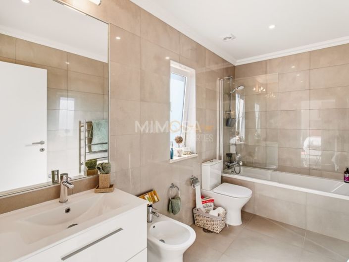Image No.23-4 Bed House for sale