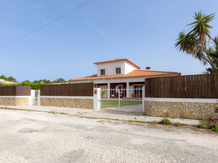 Image No.2-4 Bed House for sale