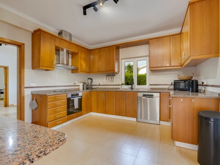 Image No.25-4 Bed House for sale