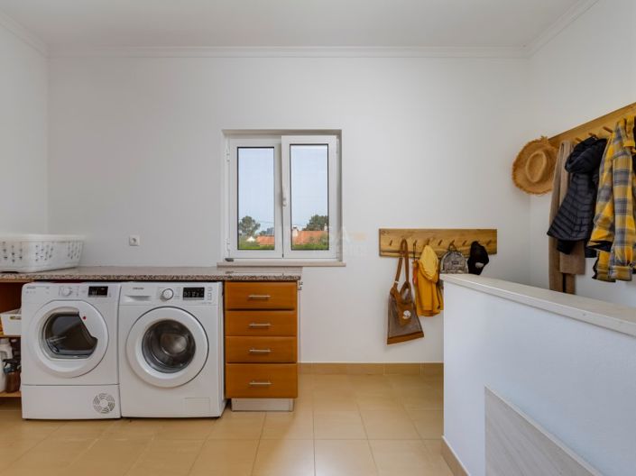 Image No.28-4 Bed House for sale