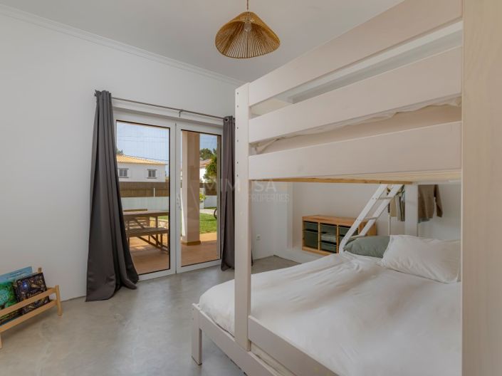 Image No.30-4 Bed House for sale