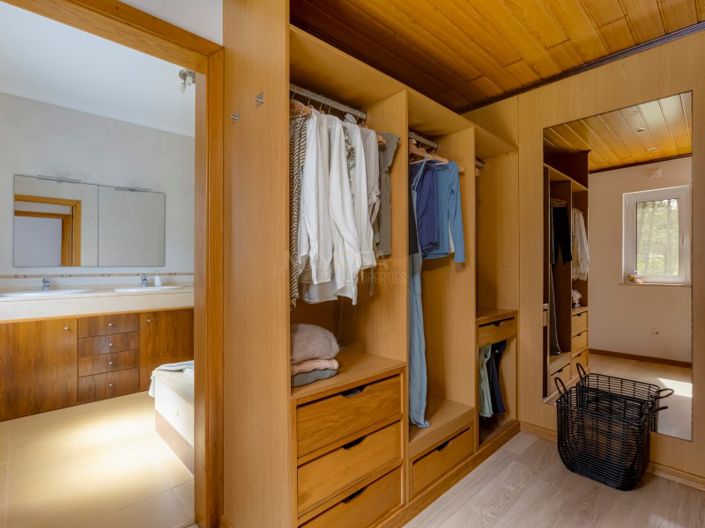 Image No.35-4 Bed House for sale