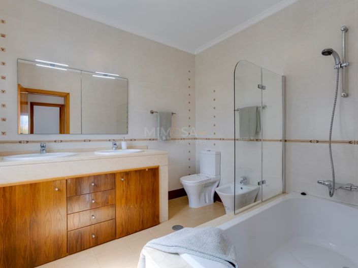 Image No.36-4 Bed House for sale