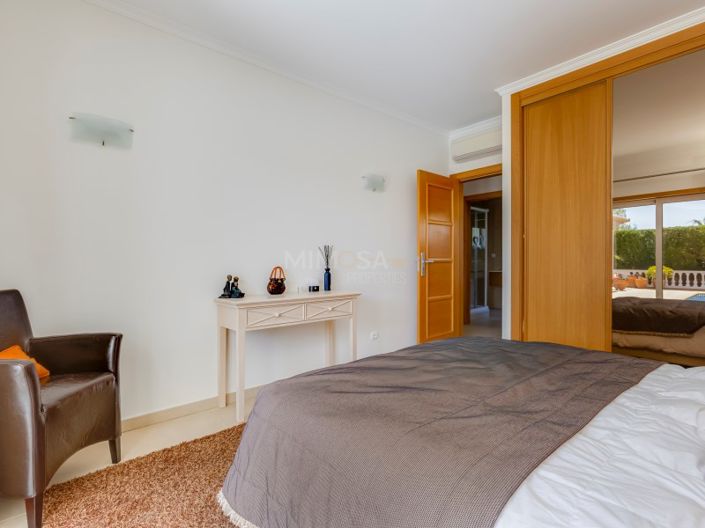 Image No.18-5 Bed House for sale