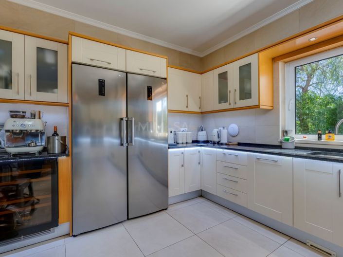 Image No.30-5 Bed House for sale