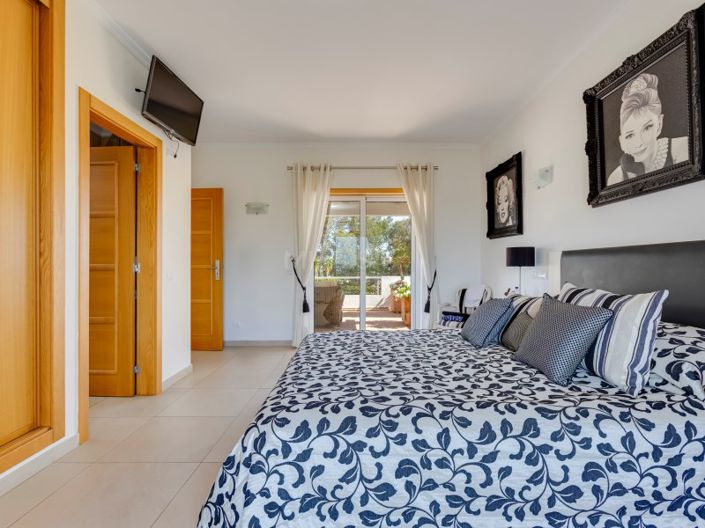 Image No.42-5 Bed House for sale