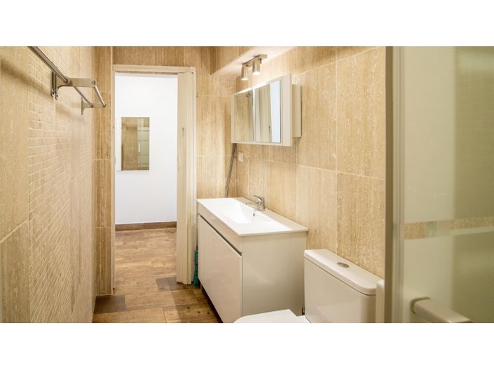 Image No.8-1 Bed House for sale