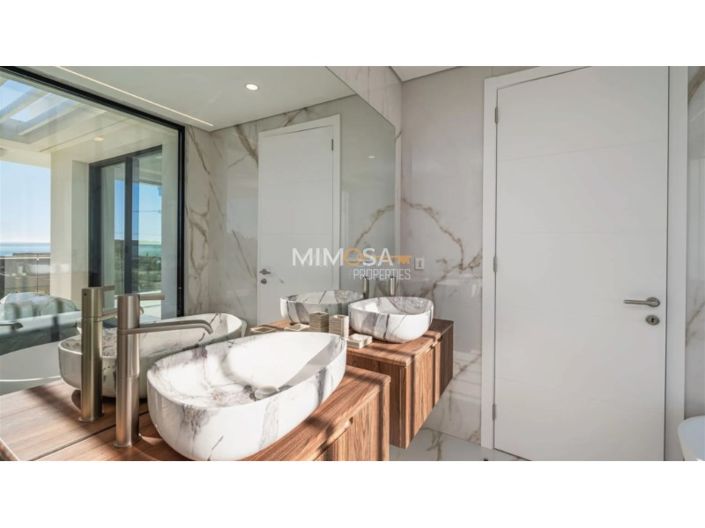 Image No.18-4 Bed House for sale