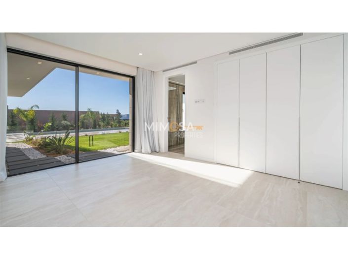 Image No.19-4 Bed House for sale