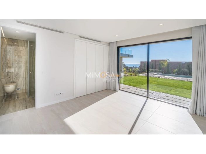 Image No.20-4 Bed House for sale