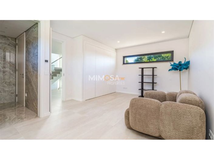 Image No.24-4 Bed House for sale