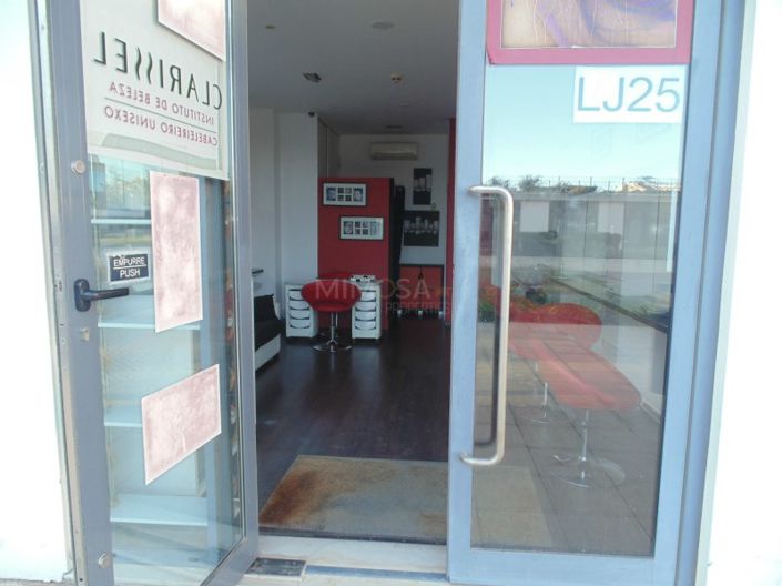 Image No.3-Commercial à vendre à Lagos