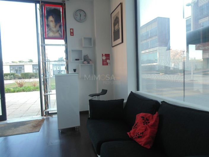 Image No.6-Commercial à vendre à Lagos