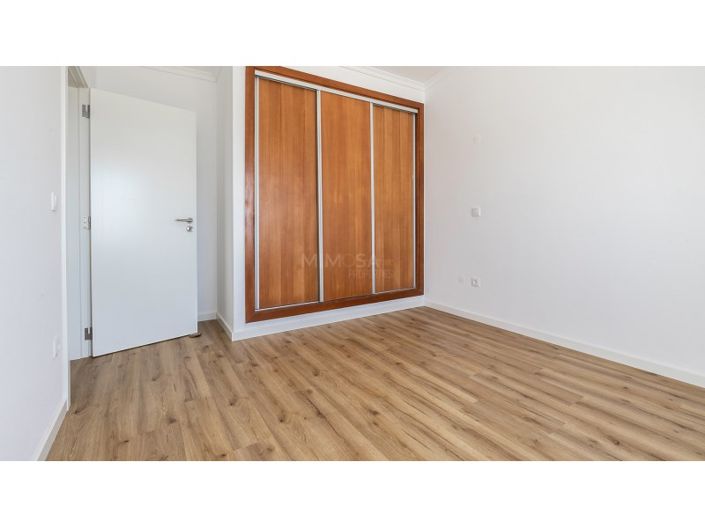 Image No.10-4 Bed House for sale