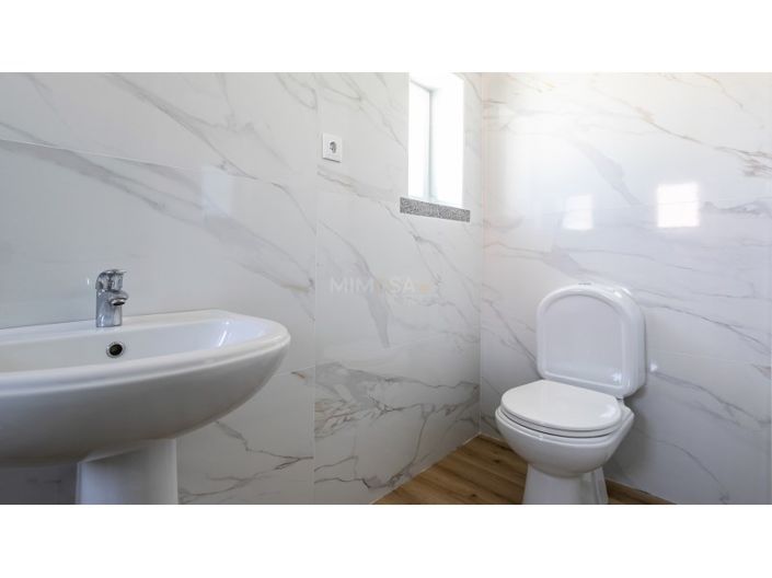 Image No.15-4 Bed House for sale