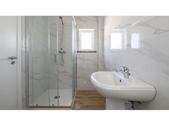 Image No.16-4 Bed House for sale