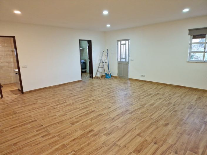 Image No.4-1 Bed House for sale