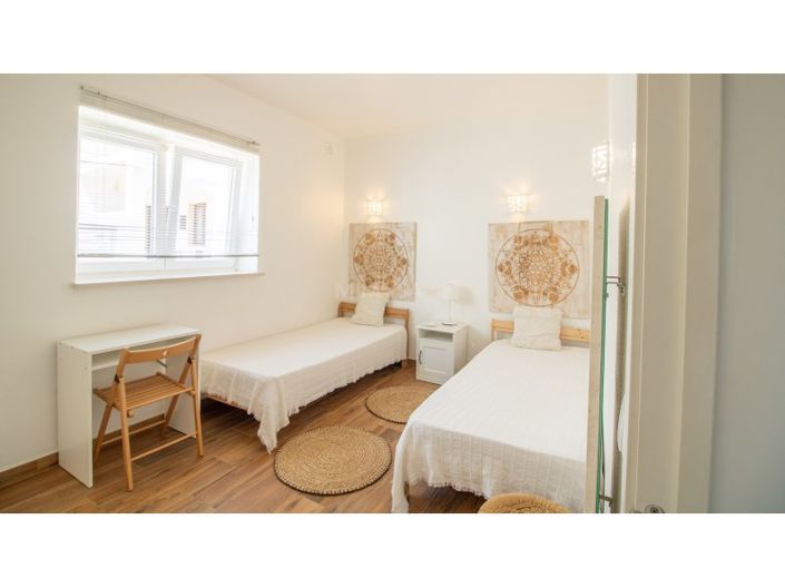 Image No.12-2 Bed House for sale