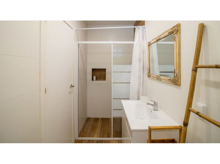 Image No.7-2 Bed House for sale
