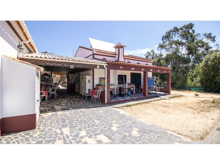 Image No.9-7 Bed Farmhouse for sale