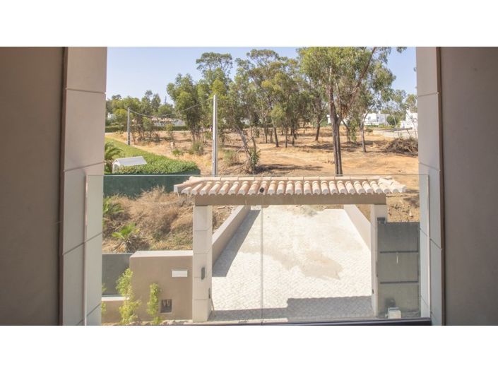 Image No.15-4 Bed House for sale