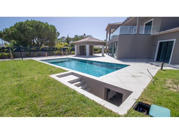 Image No.2-4 Bed House for sale
