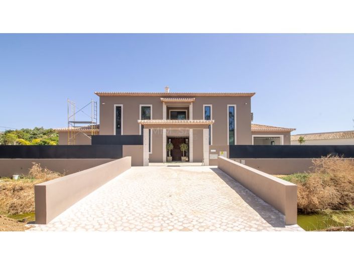 Image No.6-4 Bed House for sale