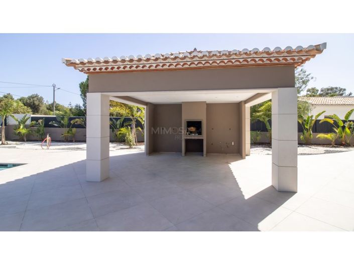Image No.8-4 Bed House for sale