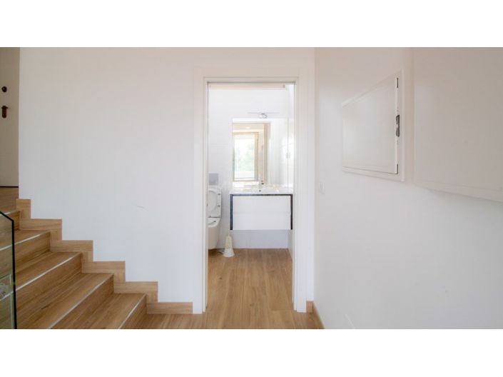 Image No.17-3 Bed House for sale