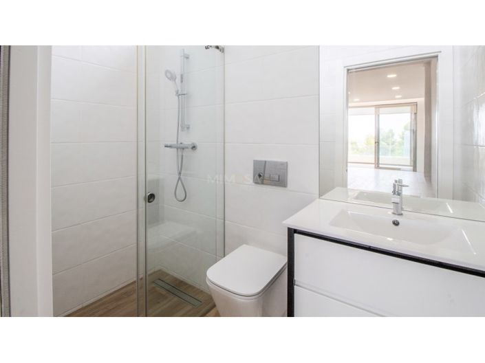 Image No.18-3 Bed House for sale
