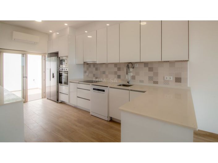 Image No.8-3 Bed House for sale