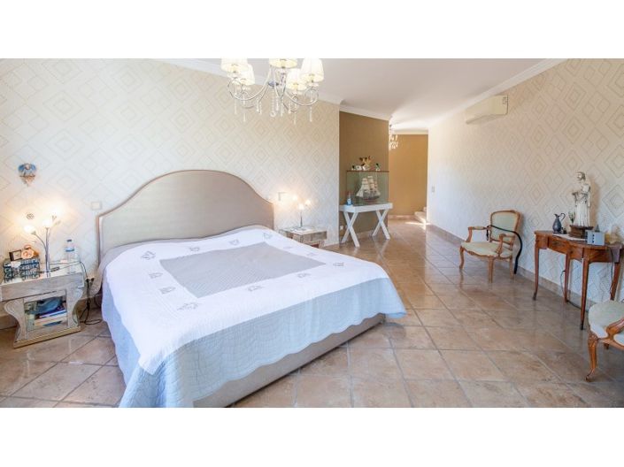Image No.6-3 Bed House for sale