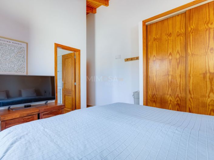 Image No.19-3 Bed House for sale