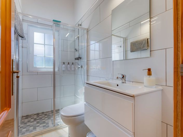 Image No.21-3 Bed House for sale